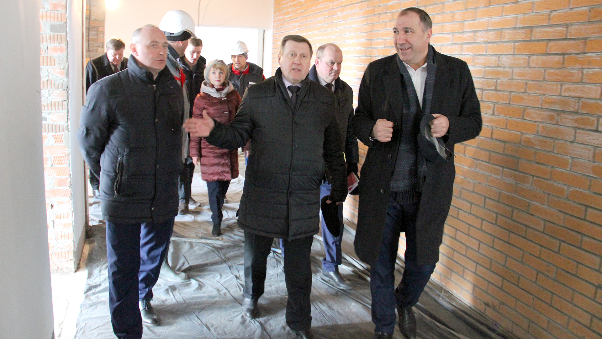 Мэр Новосибирска Анатолий Локоть посетил строительство самой большой школы  города