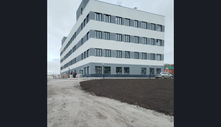 «Бердский строительный трест» построил поликлинику в Довольном
