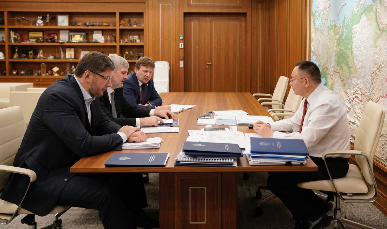 Министр строительства и ЖКХ РФ Ирек Файзуллин провел совещание по вопросам повышения качества строительных работ и совершенствования СРО